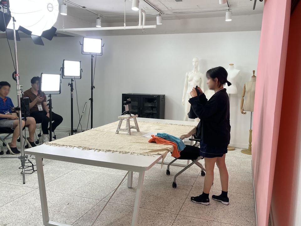 패션 스튜디오 촬영 현장